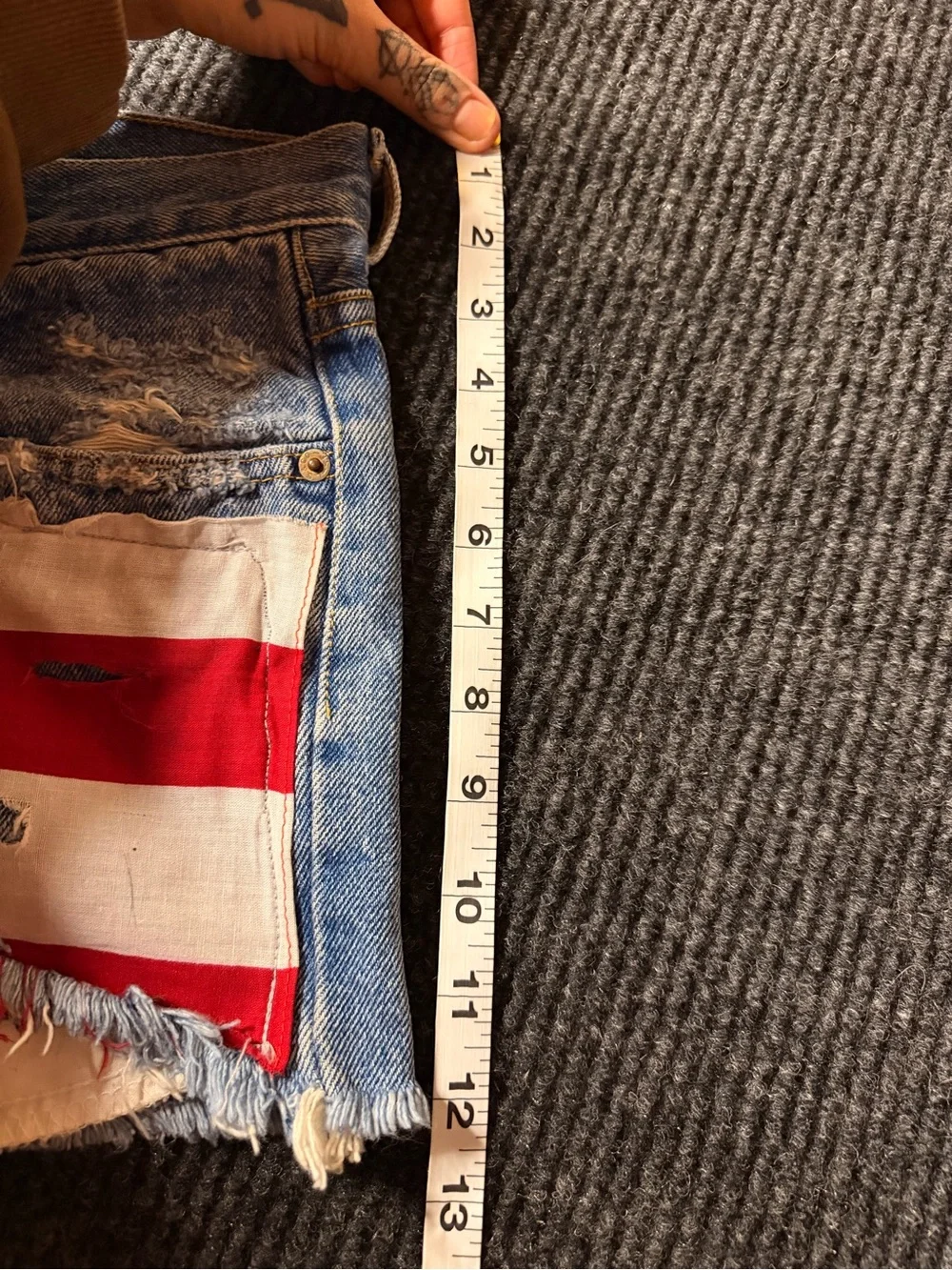Vintage Levi’s 550 Cutoff Denim Shorts American Flag Distressed 28”